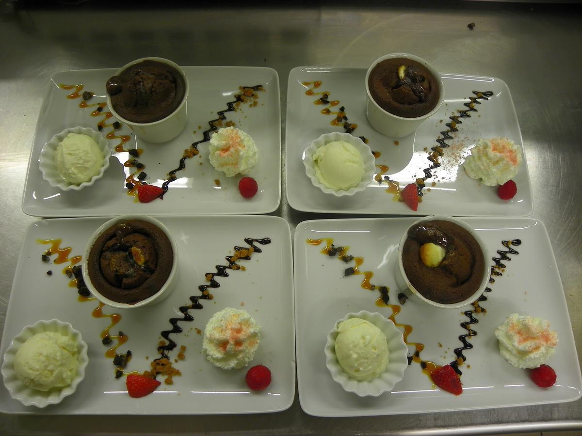Saint-Pey-de-Castets Logis- Hotel Spa Restaurant L'Epicurial מראה חיצוני תמונה